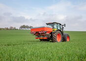 Axis spreader from Rauch Landmaschinenfabik GmbH with Axmat in use